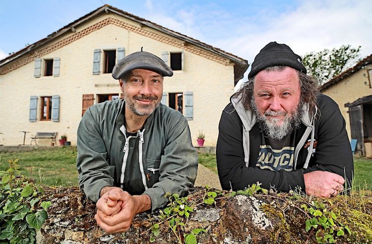 BUZZ – The Inspector Cluzo avec la patte de Marc Large